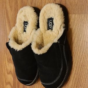 Ugg clogs